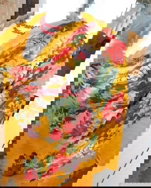 Esarfa noua  Viena , Austria , lina  foarte fina ,  cadou   2   coliere rosii asortate.