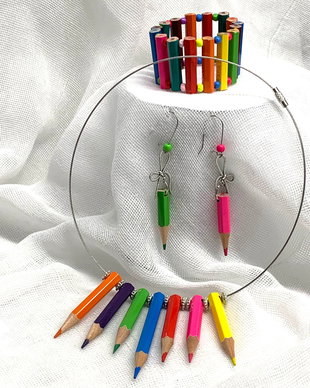 Set bijuterii handmade din creioane colorate
