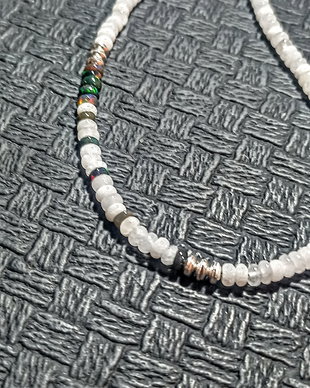 Colier argint opal de foc etiopian piatra lunii disc heishi minimalist asimetric contrast trendy cadou - Transport gratuit