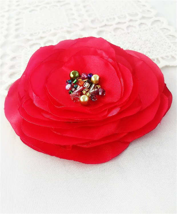 brosa floare satinata rosu si margele colorate  , 11 cm