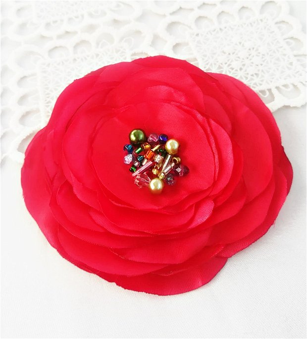 brosa floare satinata rosu si margele colorate  , 11 cm