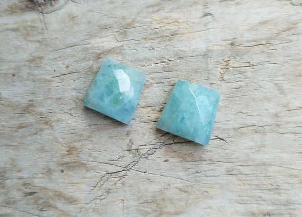 Cabochon acvamarin fatetat, aprox 10x10x4.5 mm (2 buc)