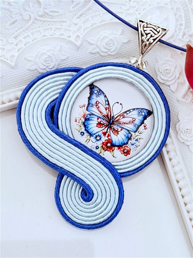 Pandantiv cu fluture albastru