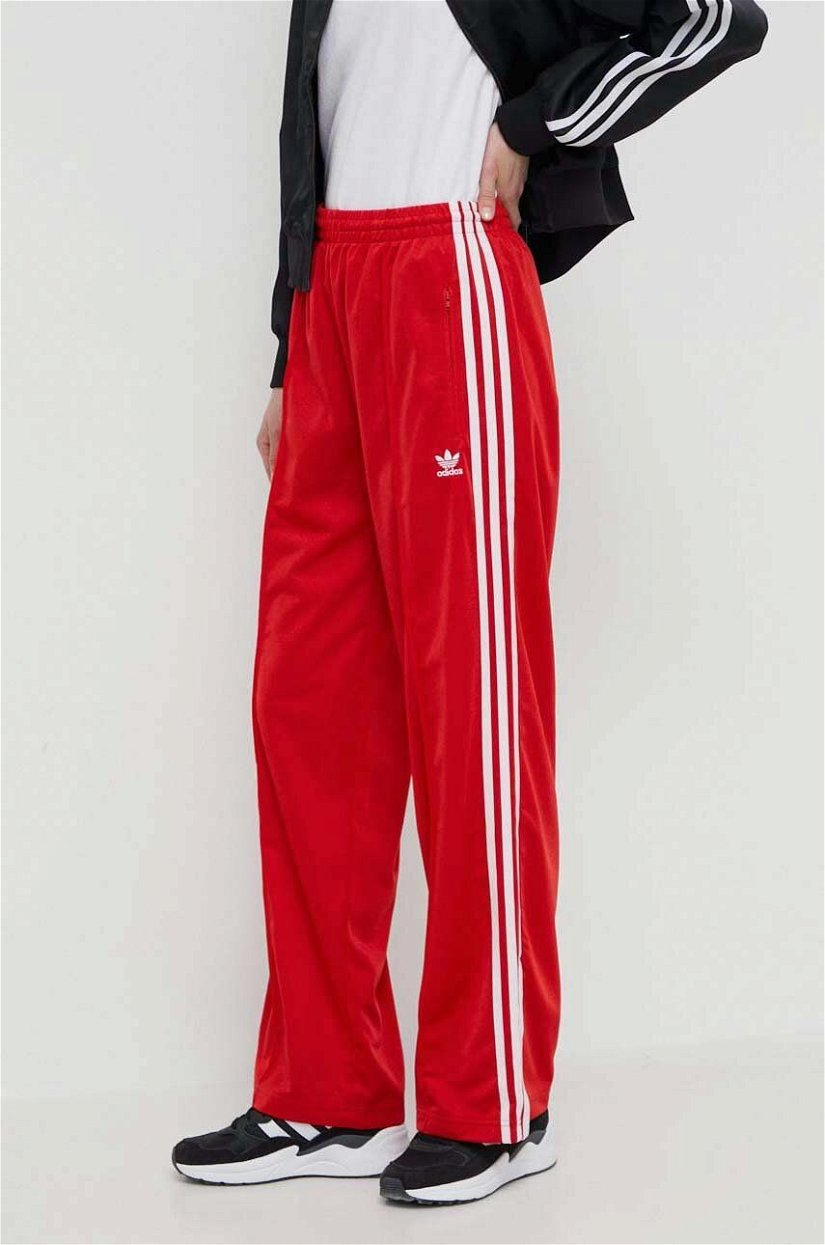 adidas Originals pantaloni de trening culoarea roșu, cu imprimeu IP0632