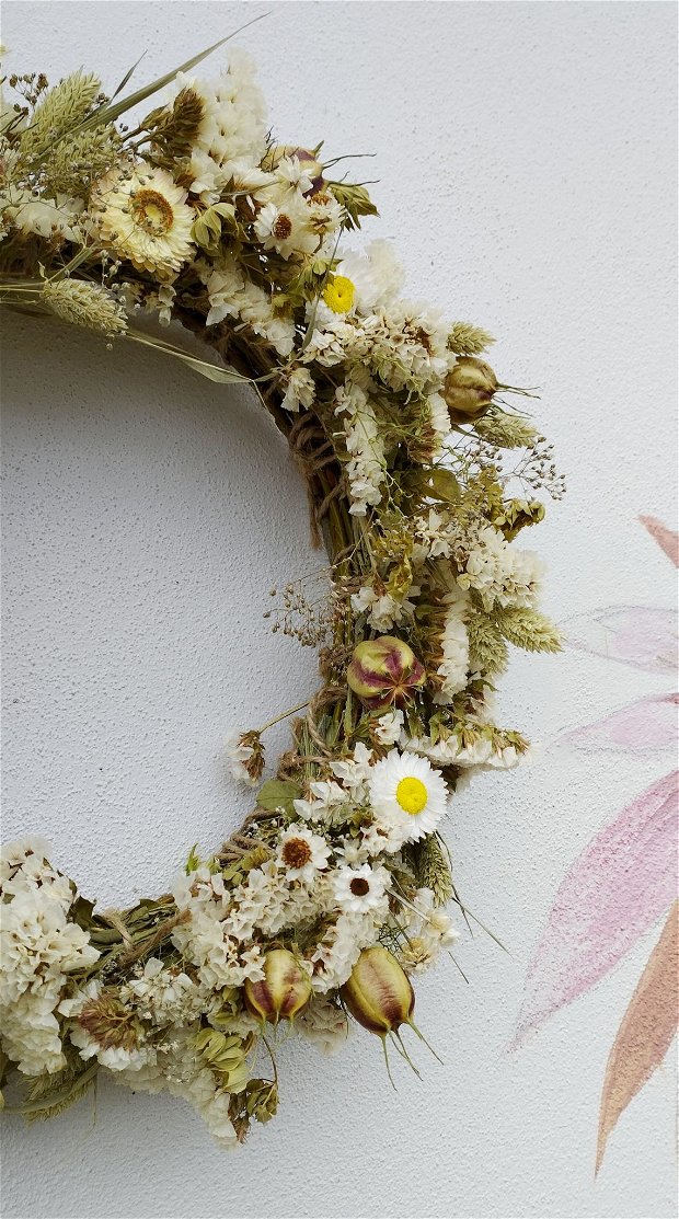 Coroniță decorativă cu flori uscate