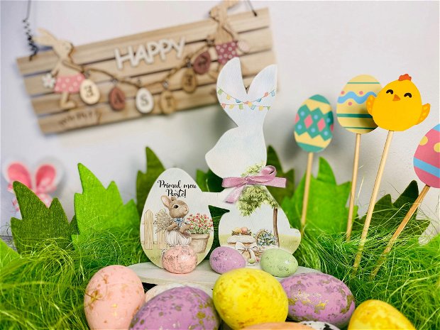 Decoratiune din lemn - Iepuras cu ou de Paste personalizat