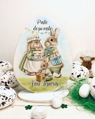Decoratiune din lemn - Ou de Paste personalizat cu suport - Charming Bunny Family