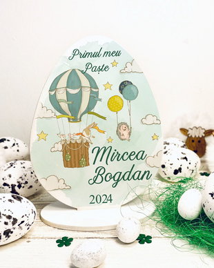 Decoratiune din lemn - Ou de Paste personalizat cu suport - Up in the sky - modele baieti