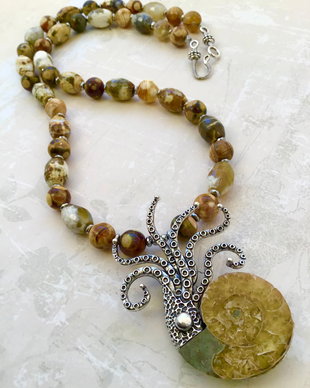 Colier Amonit fosil & agate crab fire