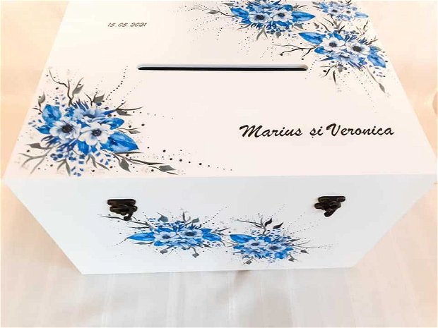 Cutie de dar de nunta cu tematica flori albastre