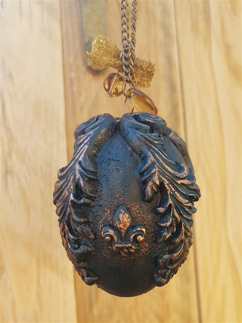 Decoratiune suspendata, handmade - "Fleur de lis"