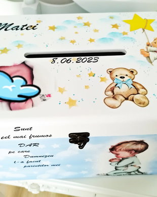Cutie de dar botez, baietel si ingeras