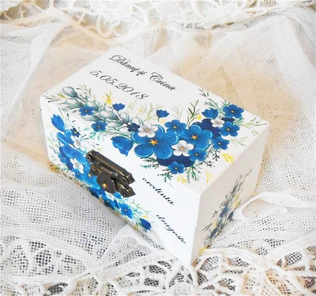 Cutiuta de verighete cu flori albastre