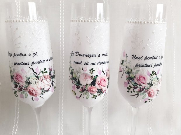 Pahare de nunta personalizate, vopsite in alb partial, tema trandafiri roz