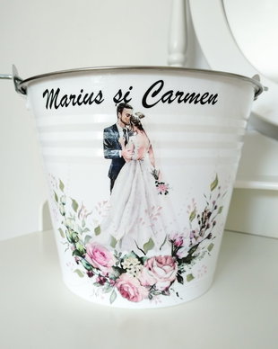 Galeata miresei trandafiri si miri romantici