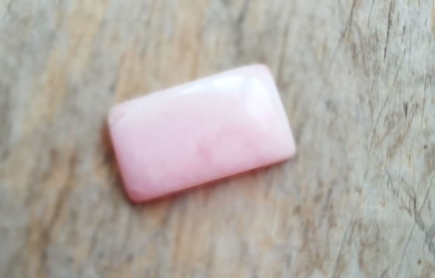 Cabochon opal roz, 30x19x6.5 mm