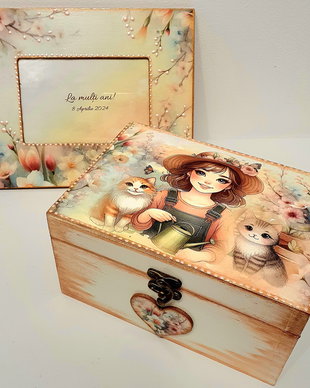 Set cadou personalizat format din cufar si rama foto ( pisici, gradinarit)