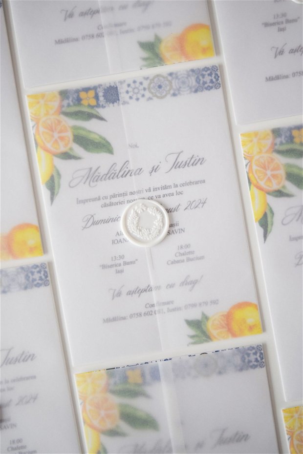 Invitație nuntă  în stil mediteranean și lămâi învelită în hârtie calc și sigiliu din ceară