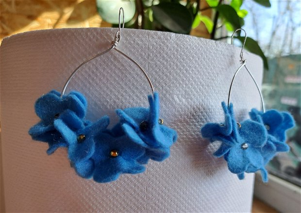 Cercei mari cu flori albastre