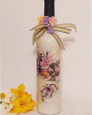 REZERVAT # FED0005 Sticla decorata, vin rosu Portugalia, branduse mov si galbene, tehnica decoupage