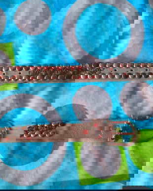 curea piele gri cu tinte