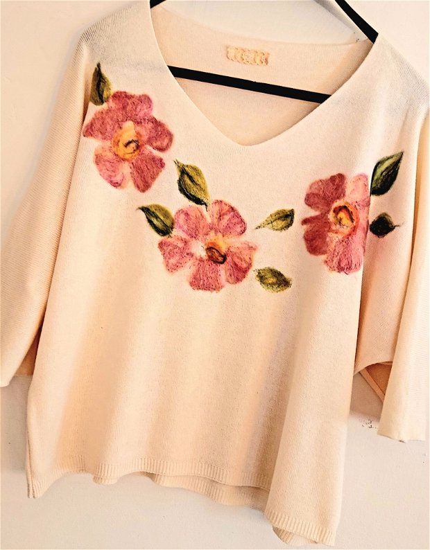 Bluzița de vara cu flori impaslite