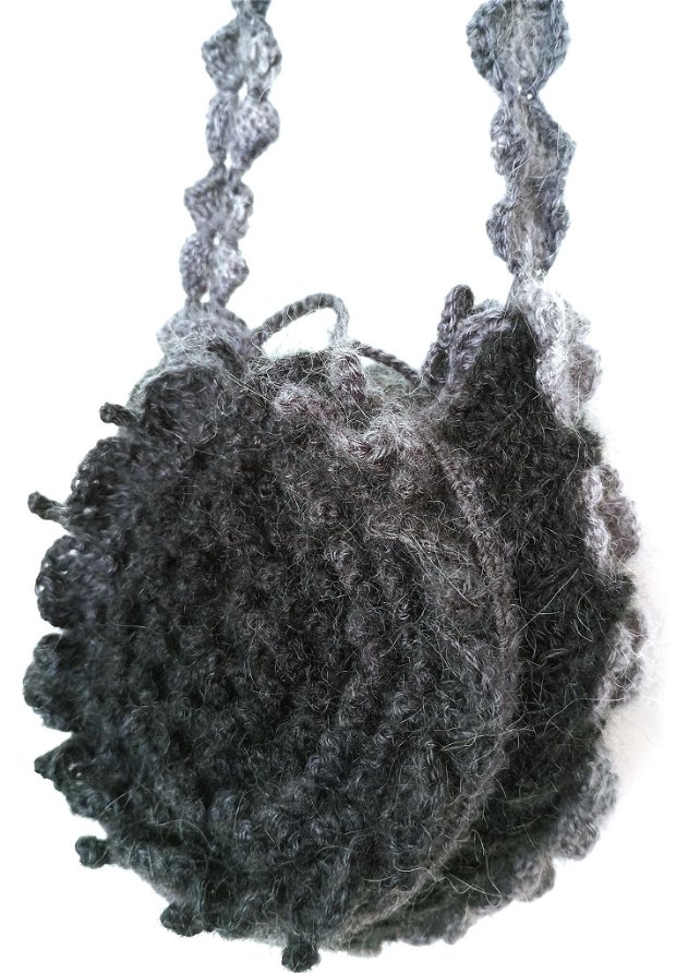 Geanta  unicat,crosetata  rotunda,cross -body ,din lana angora