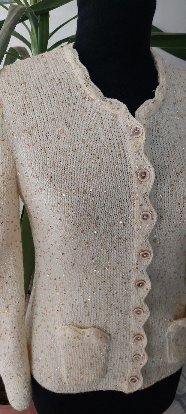 Jacheta tricotata manual Elsa crem cu paiete