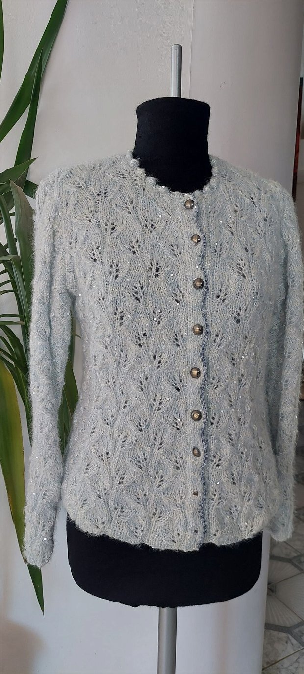 Jacheta tricotata Fiona alb bleu cu paiete