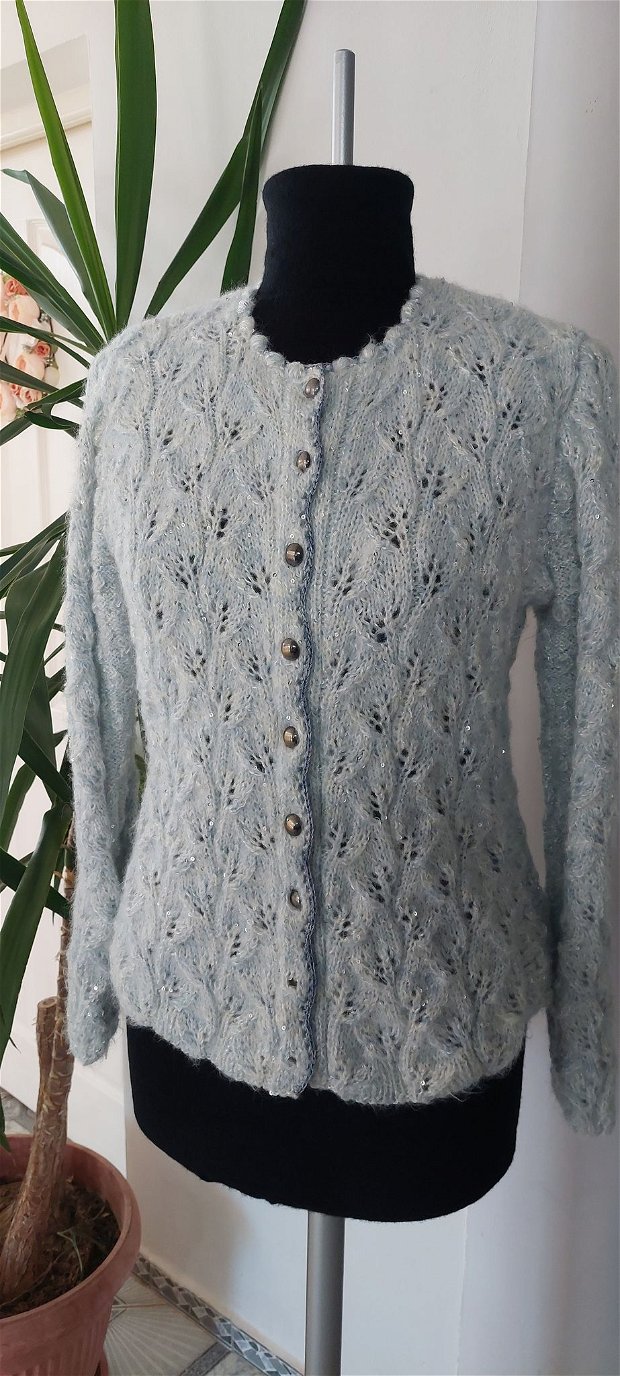 Jacheta tricotata Fiona alb bleu cu paiete