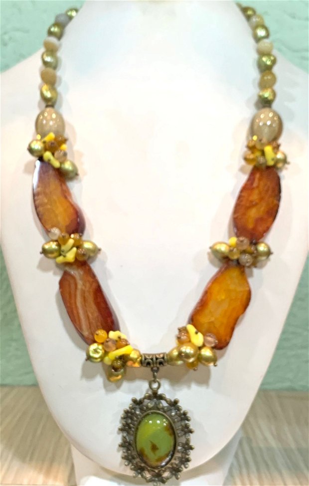 COLIER ~FRESH GREEN FOREST~ agate,perle de cultură,cipsuri coral,Murano,toho accesorii bronz