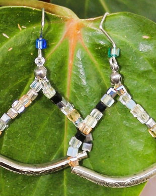 Cercei handmade din sarma si cristale tip swarovski
