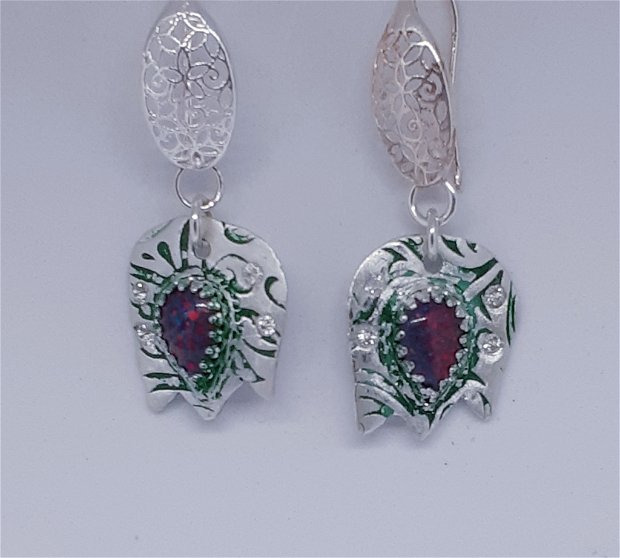 Cercei unicat in forma de lalea, din argint fin, cu opale etiopiene rosii si cristale Swarovski transparente