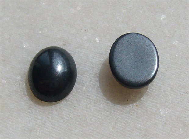 (2 bucati) Cabochon oval din hematit aprox 4x8x10 mm
