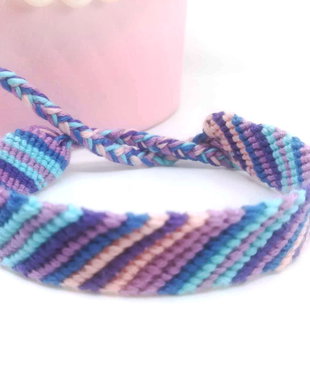 Bratara prieteniei impletita din snur colorat