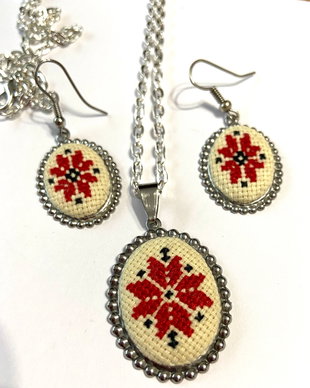 Set, colier si cercei cu broderie  manuala