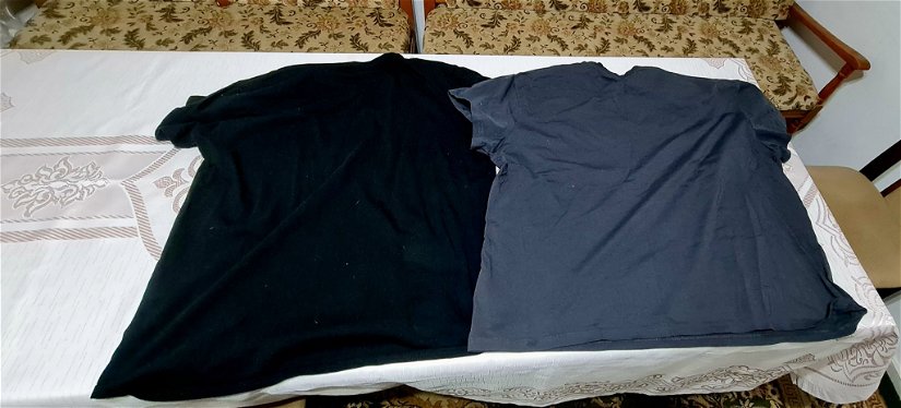 2 tricouri marimea xxl