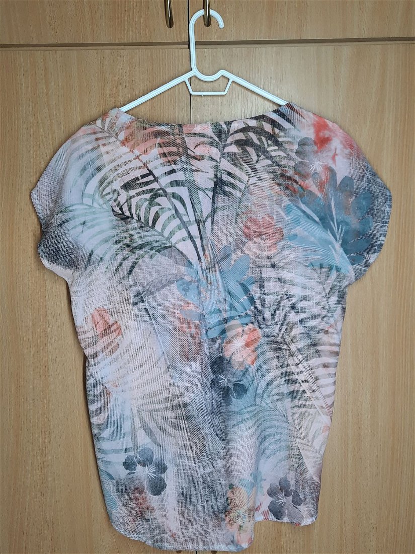 Bluză damă, Culoare Piersică cu model floral, Mânecă scurtă, Mărime L/XL