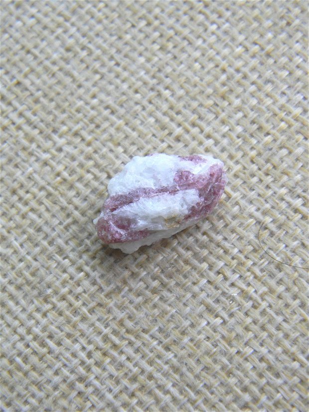 Specimen - turmalina roz (rubelit) (41-7-1)