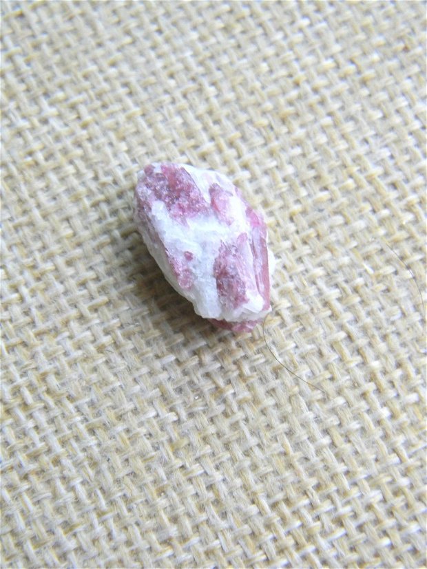 Specimen - turmalina roz (rubelit) (41-7-1)