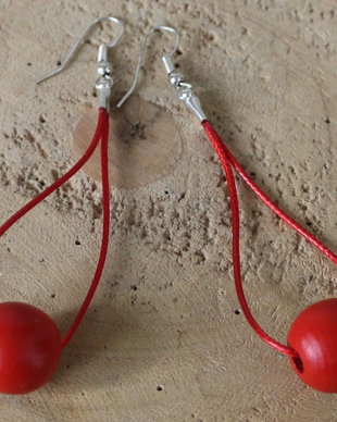 Cercei handmade din ata cerata si margele din lemn