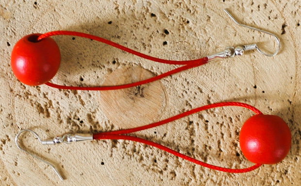 Cercei handmade din ata cerata si margele din lemn