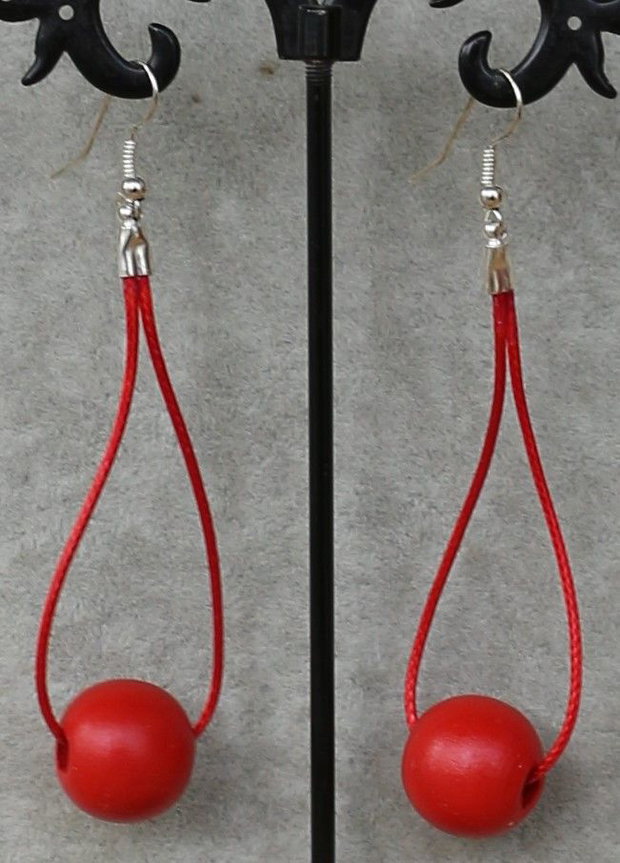 Cercei handmade din ata cerata si margele din lemn