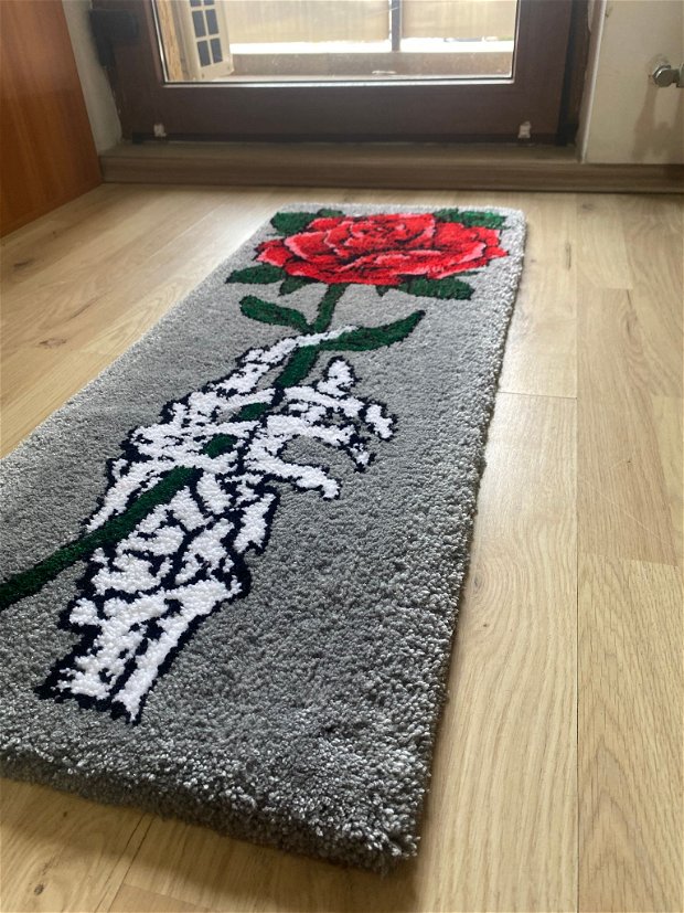 Covor handmade The last rose 94x37cm
