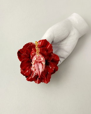 Broșă hibiscus - carnivor
