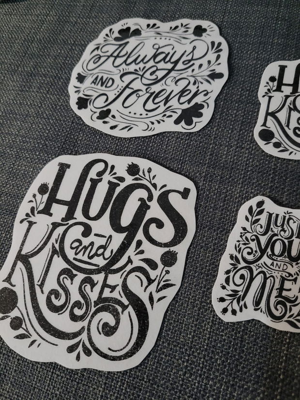 Sticker model Hugs & Kisses pe hârtie - 6 buc./set