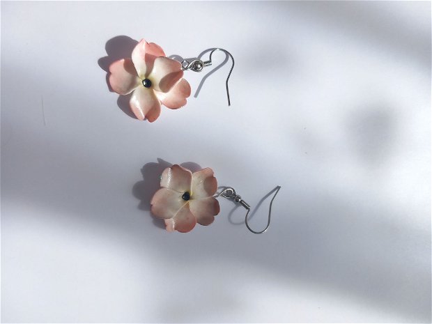 Cercei cu flori din lut polimeric