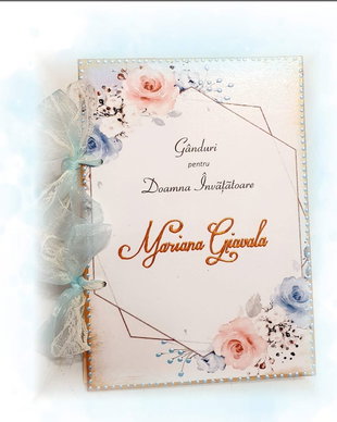 Agenda / album / jurnal personalizat pentru doamna invatatoare / educatoare / diriginta / profesoara, "Cartea cu ganduri", tema florala, roz&bleu