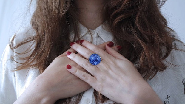 Inel din argint si fragment de portelan "Little Blue House"