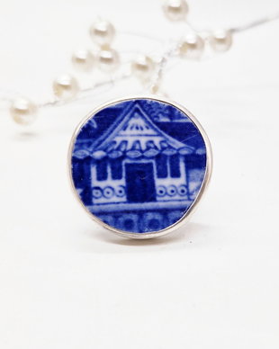Inel din argint si fragment de portelan "Little Blue House"
